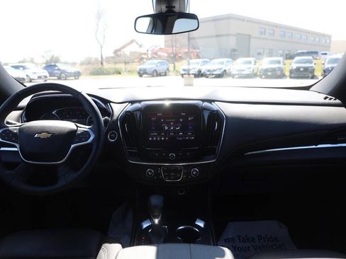 Used 2023 Chevrolet Traverse LT image 14