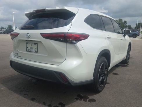 Used 2021 Toyota Highlander L FWD image 8