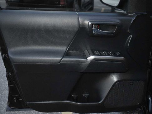 Used 2019 Toyota Tacoma TRD Sport image 22