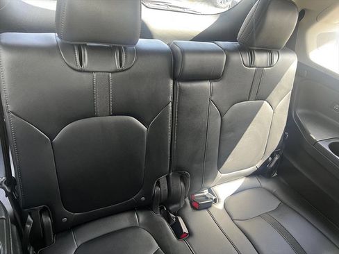 Used 2023 Honda Pilot Touring image 17