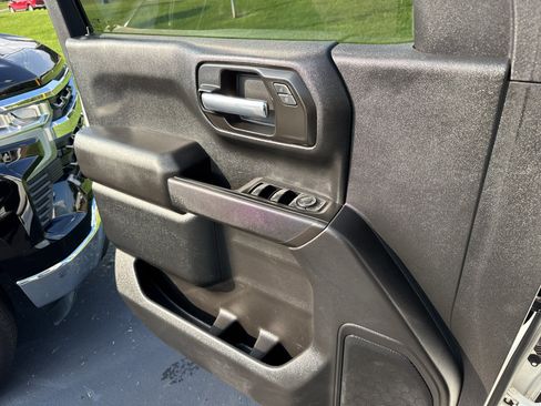 Used 2022 Chevrolet Silverado 1500 Custom AWD/4WD image 19