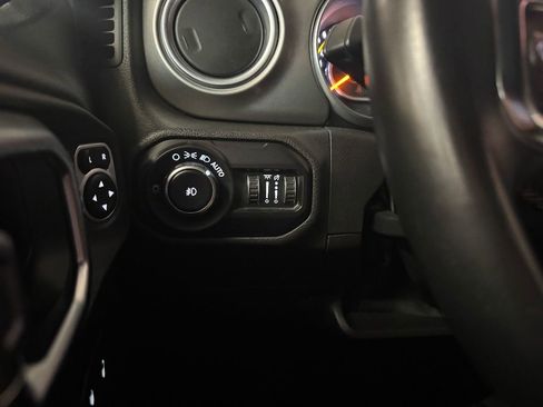 Used 2018 Jeep Wrangler Unlimited Sahara image 21