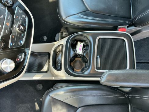 Used 2023 Chrysler Pacifica Touring-L FWD image 15