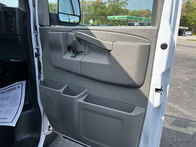 Used 2023 GMC Savana 2500 RWD image 27