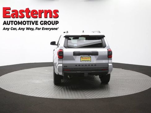 Used 2025 Toyota 4Runner SR5 AWD/4WD image 36