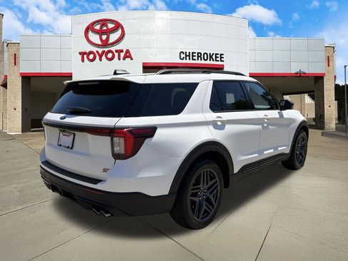 Used 2025 Ford Explorer ST AWD/4WD image 5