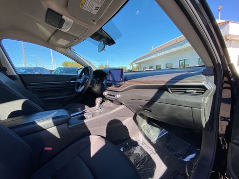 Used 2025 Nissan Altima 2.5 SV image 35