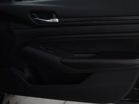 Used 2022 Nissan Altima 2.5 SR w/ Midnight Edition Package image 9