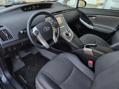 Used 2013 Toyota Prius Five w/ Advanced Technology Pkg FWD image 10