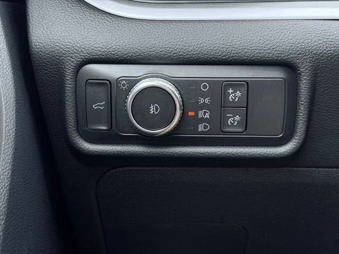 Used 2020 Ford Explorer XLT w/ Equipment Group 202A AWD/4WD image 37