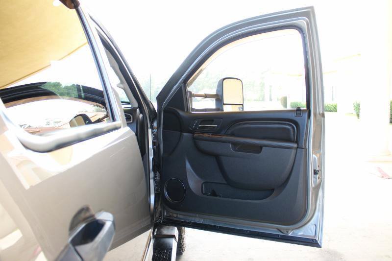 Used 2013 GMC Sierra 2500 Denali w/ Suspension Package, Off-Road AWD/4WD image 28