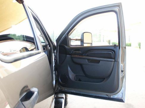 Used 2013 GMC Sierra 2500 Denali w/ Suspension Package, Off-Road AWD/4WD image 28