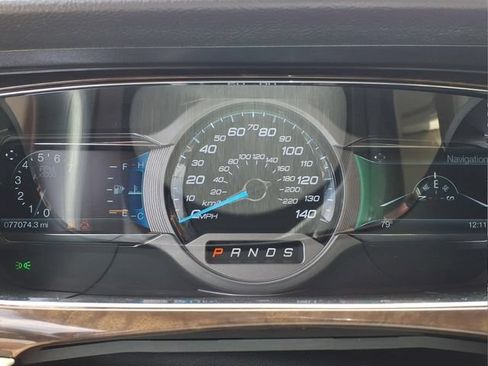 Used 2018 Ford Taurus Limited FWD image 13