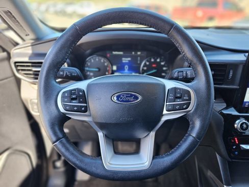 Certified 2022 Ford Explorer Limited w/ Limited Technology Package image 27
