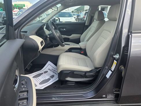 Certified 2024 Honda HR-V LX image 9