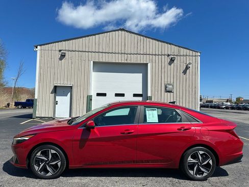 Used 2023 Hyundai Elantra Limited w/ Cargo Package FWD image 11