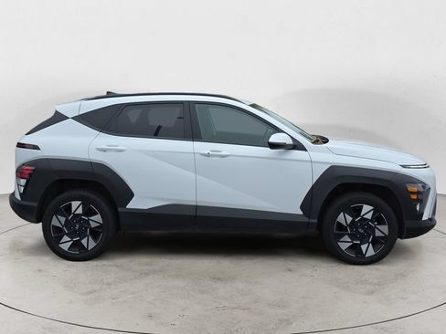 Used 2025 Hyundai Kona SEL AWD/4WD image 6