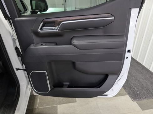 Used 2026 GMC Sierra 1500 SLT AWD/4WD image 25