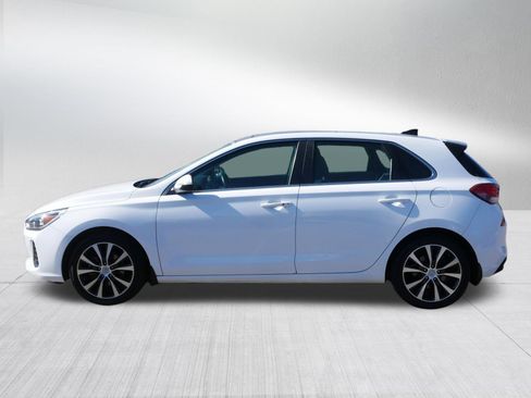 Used 2018 Hyundai Elantra GT w/ Tech Package 03 FWD image 4