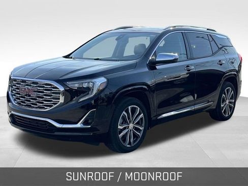 Used 2020 GMC Terrain Denali w/ Denali Premium Package image 3