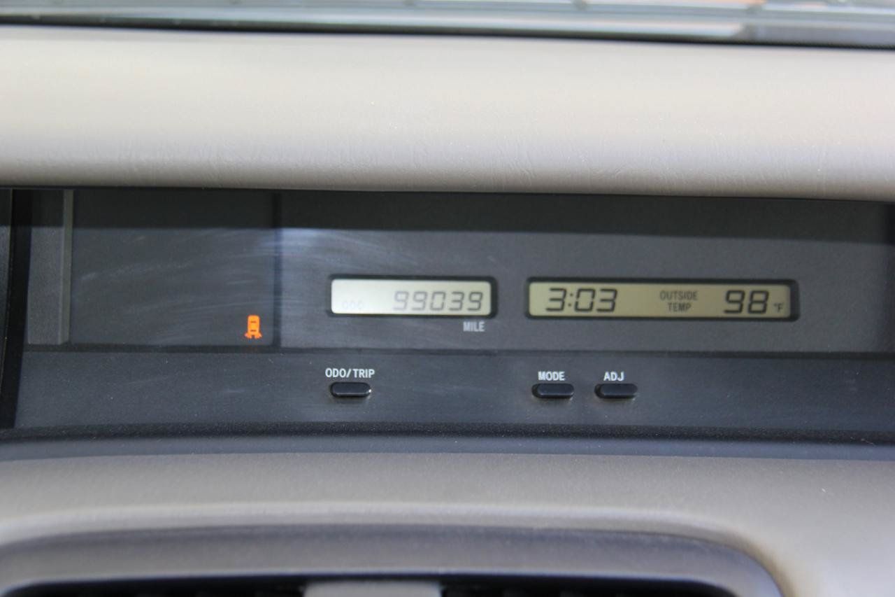 Used 2000 Toyota Avalon XL FWD image 14