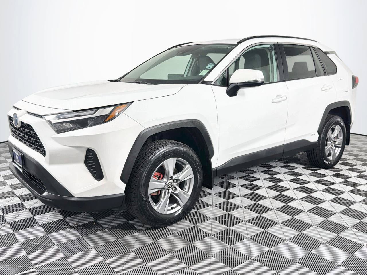 Used 2022 Toyota RAV4 XLE w/ XLE Grade Weather Package AWD/4WD image 6