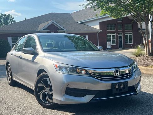 Used 2017 Honda Accord LX image 7