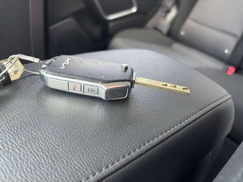 Used 2025 Kia Soul LX w/ LX Technology Package FWD image 21