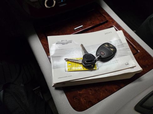 Used 2011 Chevrolet Avalanche LTZ image 24