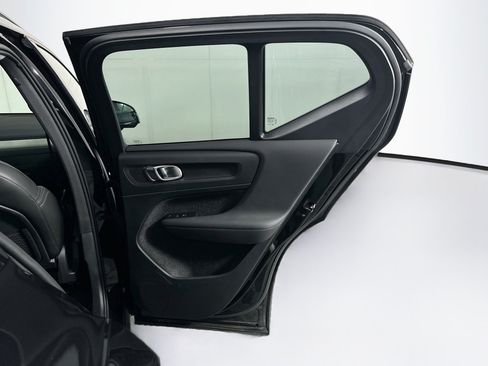 Used 2026 Volvo XC40 B5 Plus AWD/4WD image 31