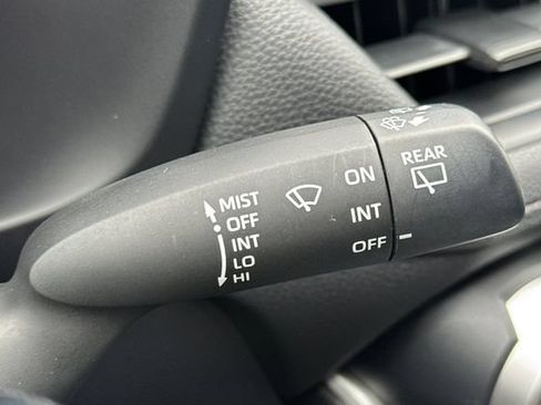 Used 2021 Toyota RAV4 LE AWD/4WD image 38