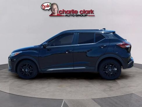Used 2023 Nissan Kicks SR w/ SR Premium Package FWD image 3