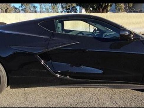 Used 2025 Chevrolet Corvette Z06 w/ Z07 Performance Package image 3