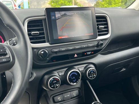 Used 2025 Hyundai Venue SEL FWD image 32