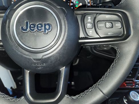 Used 2025 Jeep Wrangler Unlimited Rubicon AWD/4WD image 25