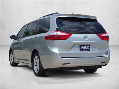 Used 2019 Toyota Sienna LE FWD image 8