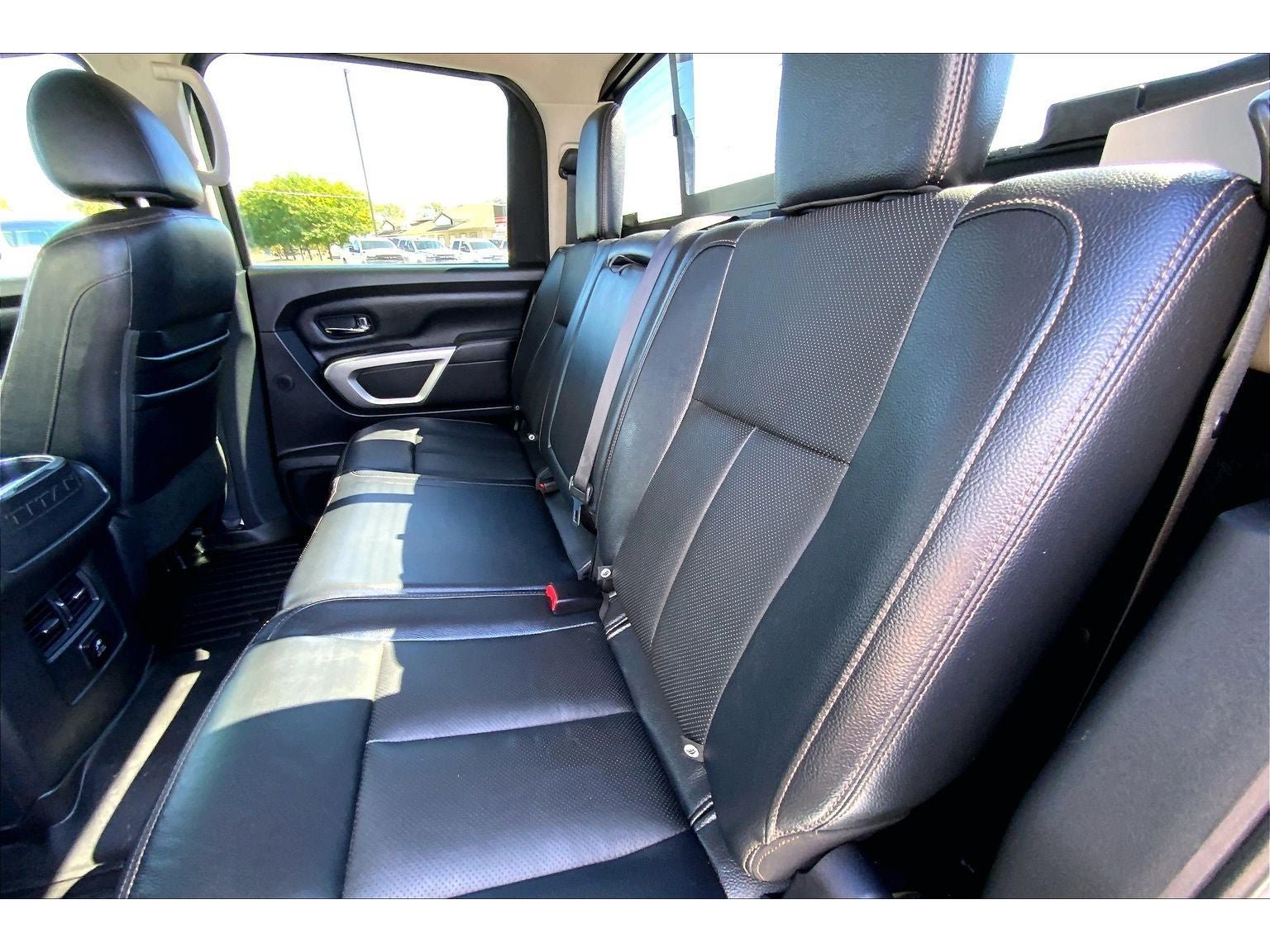 Used 2016 Nissan Titan SL AWD/4WD image 27
