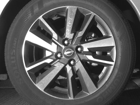 Used 2025 Nissan Versa SV image 10