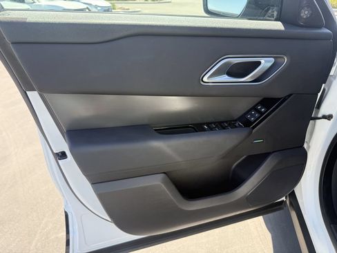 Used 2025 Land Rover Range Rover Velar Dynamic SE AWD/4WD image 9