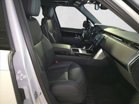 Used 2025 Land Rover Range Rover SE AWD/4WD image 10