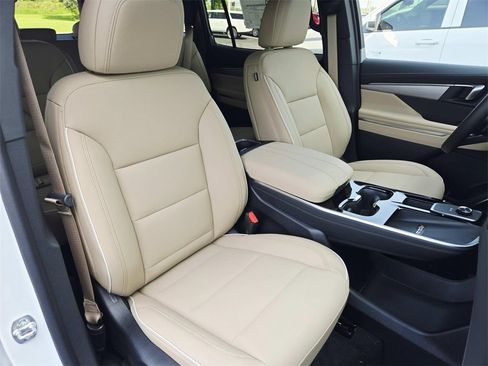 New 2025 Buick Enclave Preferred w/ Power Package image 17