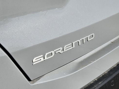 New 2026 Kia Sorento S image 7