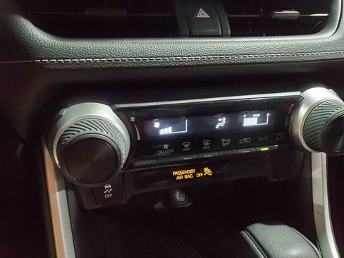 Used 2021 Toyota RAV4 LE image 32