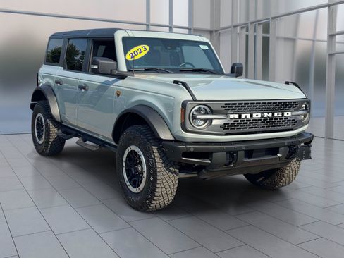 Used 2023 Ford Bronco Badlands AWD/4WD image 2
