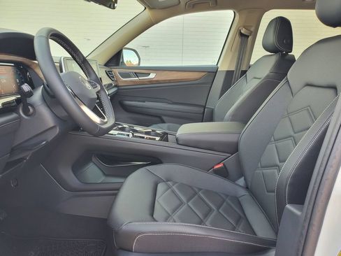 New 2026 Volkswagen Atlas SE FWD image 19