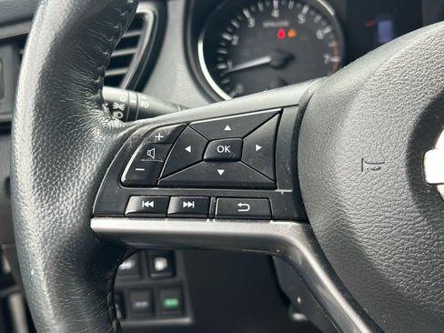 Used 2018 Nissan Rogue SV w/ Premium Package AWD/4WD image 20