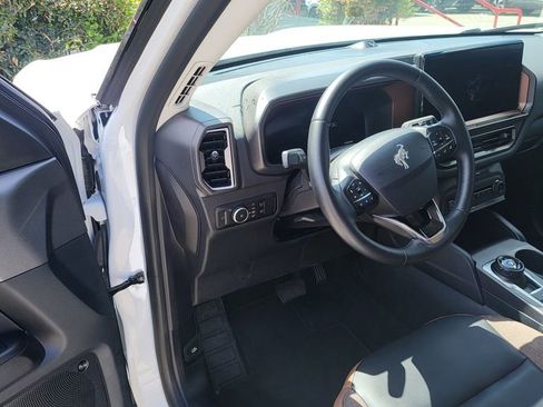 Used 2025 Ford Bronco Sport Outer Banks w/ Outer Banks Tech Package+ image 3