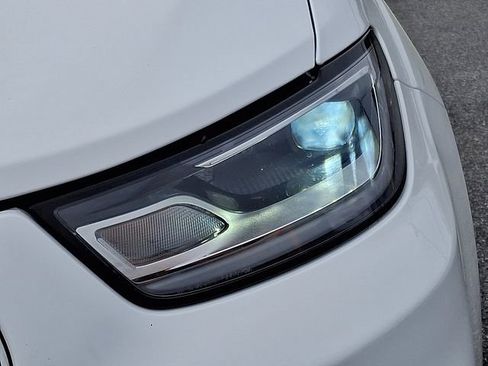 Used 2024 Chrysler Pacifica Touring-L FWD image 9