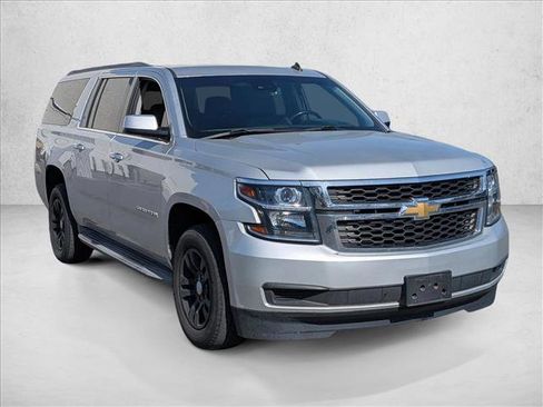 Used 2015 Chevrolet Suburban LT image 3