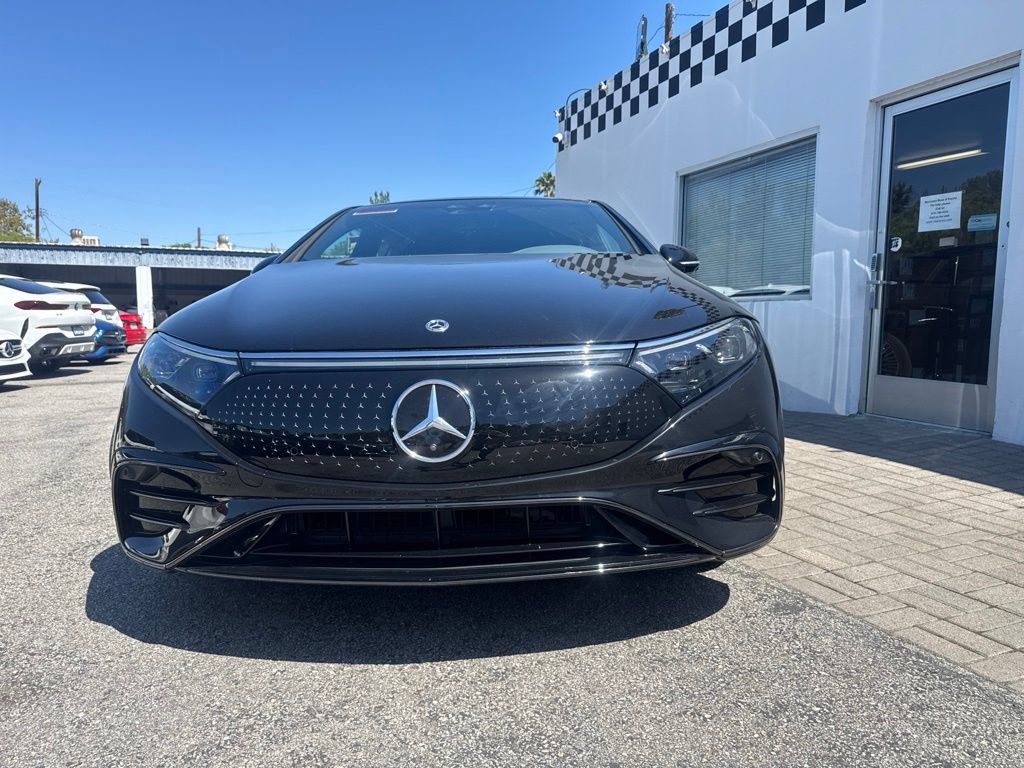 Used 2024 Mercedes-Benz EQS 580 4MATIC Sedan image 2